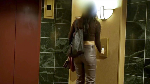 neversatifiedxo-Wife Spends weekend with her Bull