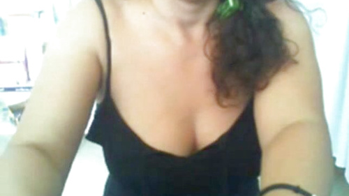Deliciosa Madura se Masturba en el Trabajo
