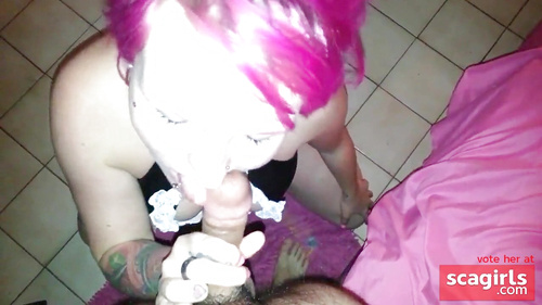 Amateur Pink-Haired Sloppy Deep Throat