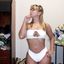 Hot lady with sexy curves teasing in an amateur gallery